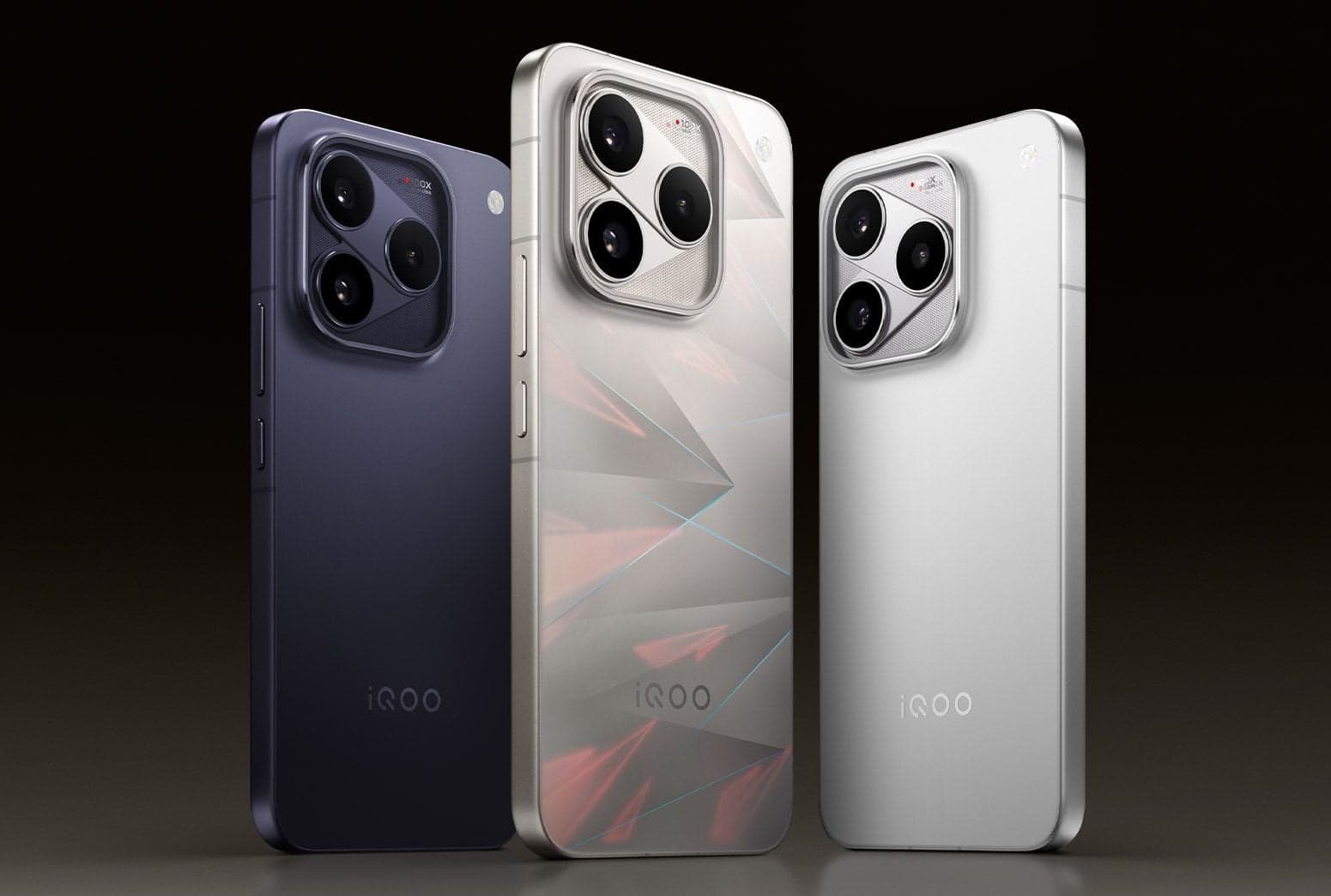 iQOO 16 to Keep 2K Display as Rivals Adopt 1.5K Panels
