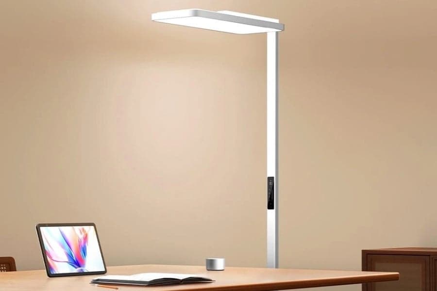 Xiaomi Vertical Study Lamp 2 Unveiled With 17-Year Lifespan, 12700 Lumens
