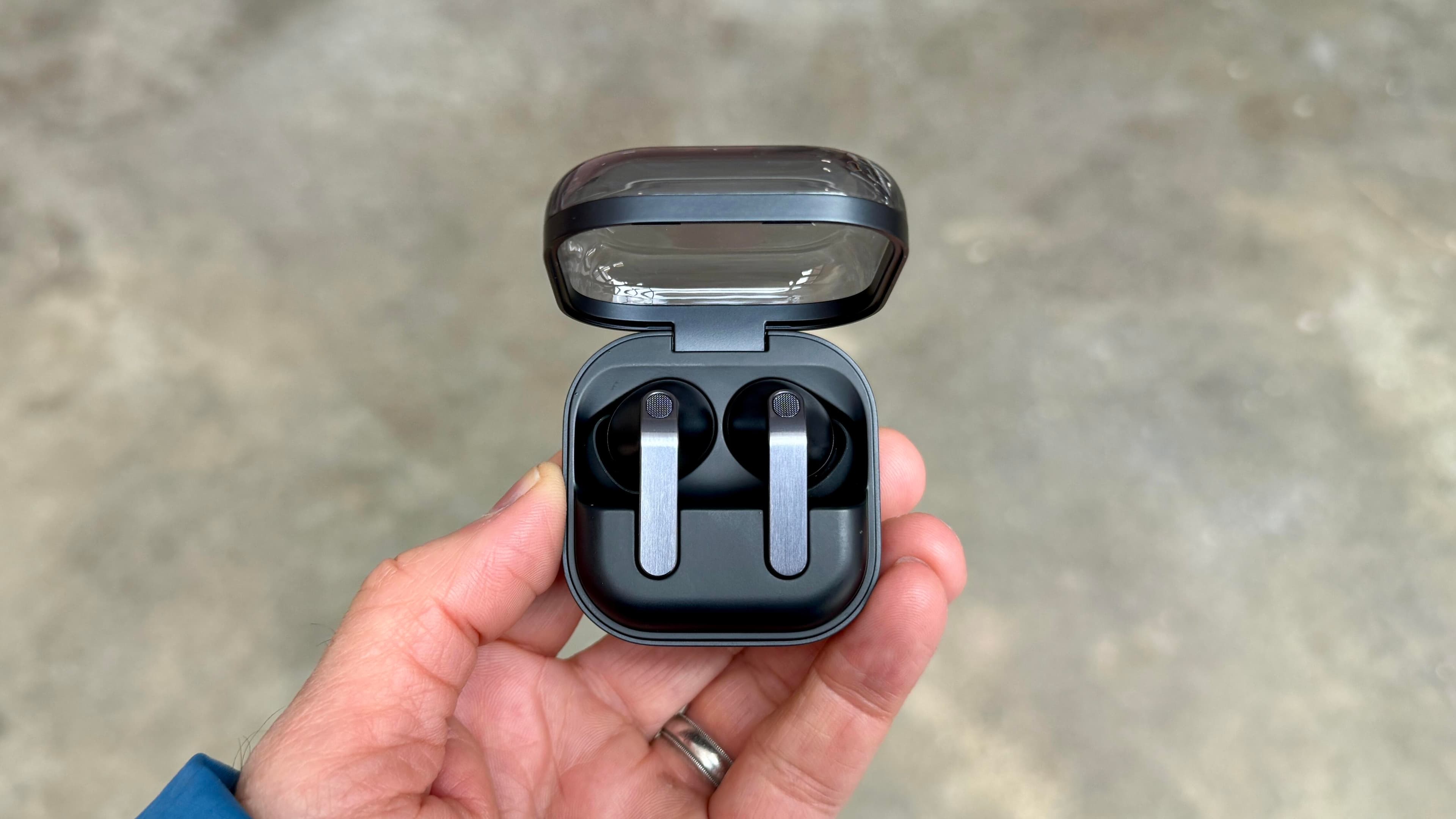 Samsung Galaxy Buds 4 Pro Review: CNET Finds Improved Sound, Comfort