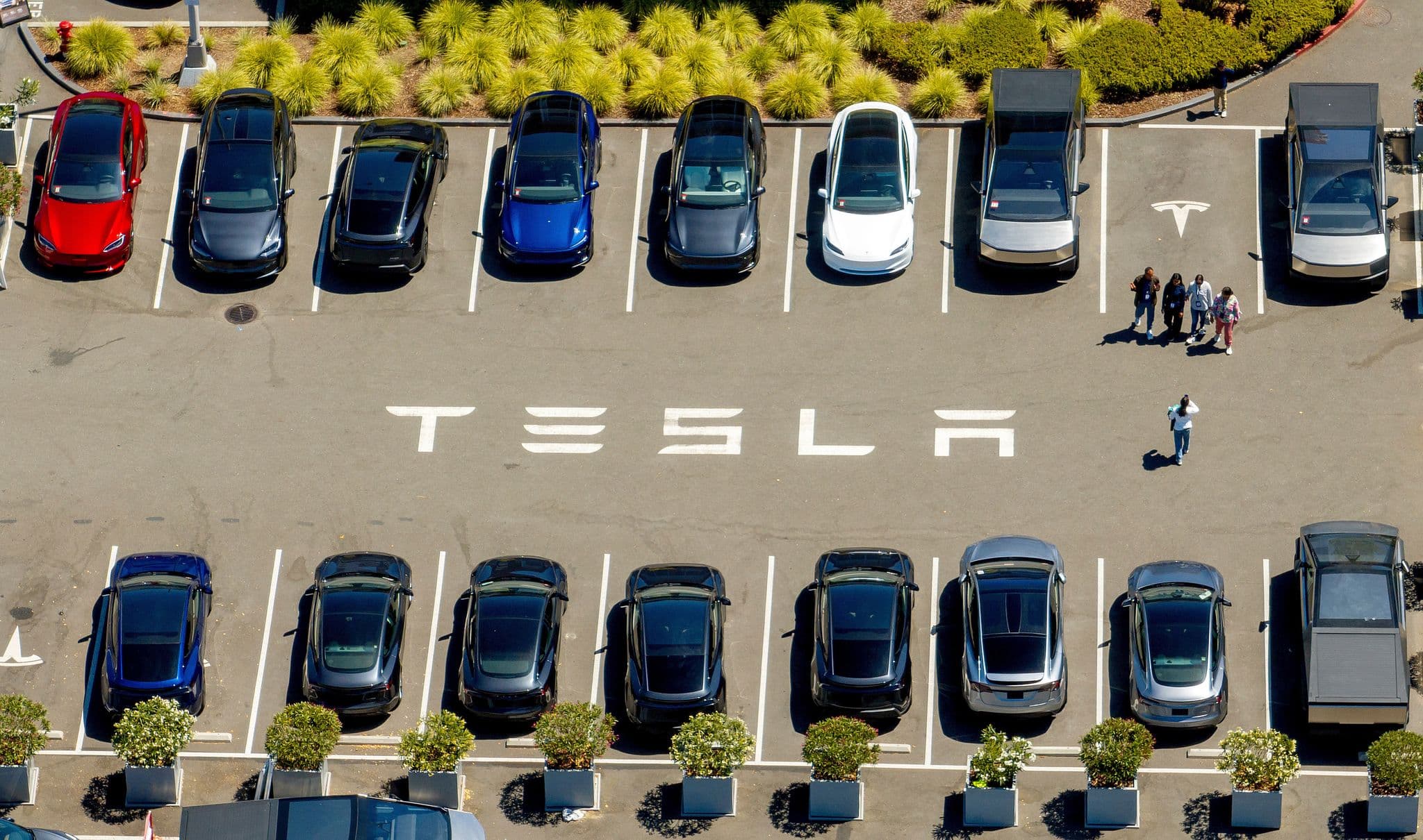Tesla Avoids California Sales Suspension After Dropping Autopilot Name