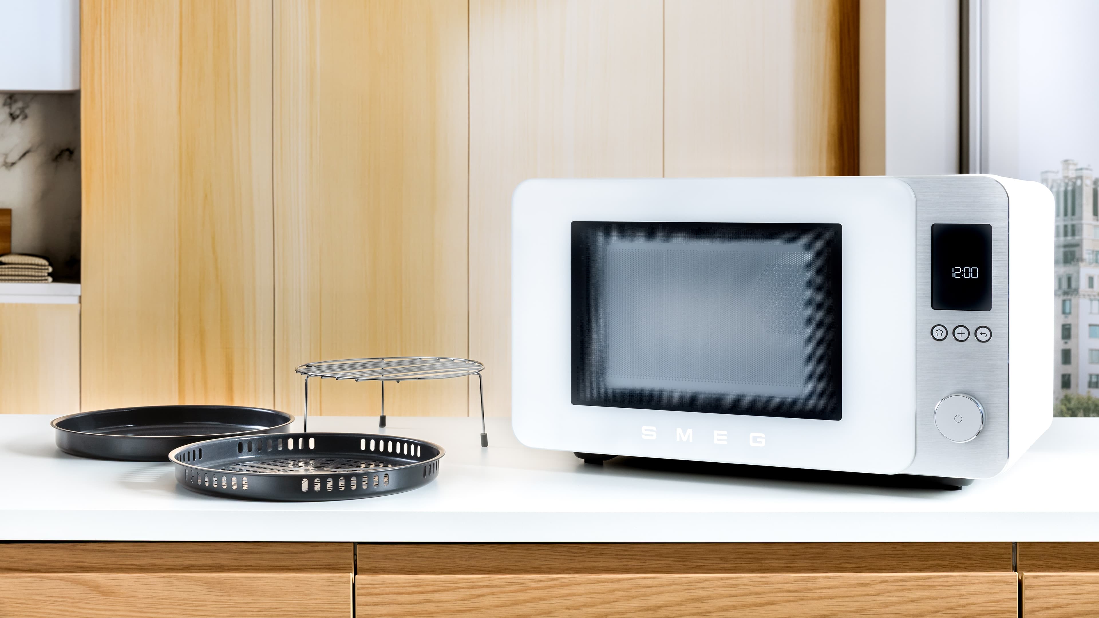 Smeg Microwave Air Fryer Combo Launched With Retro Design in India