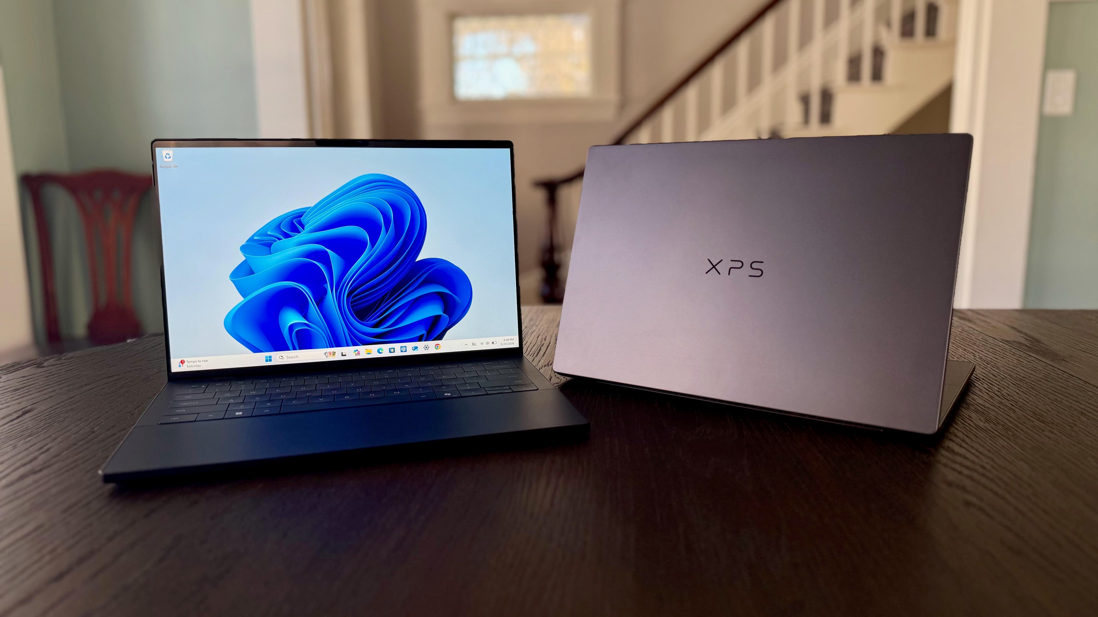 Dell XPS 14 Review: CNET Finds Battery Life Beats MacBook Pro M5